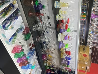 World of Smoke (FREE DISPOSABLE VAPES) KRATOM VAPES GLASS AND MORE!.