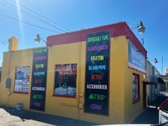 World of Smoke (FREE DISPOSABLE VAPES) KRATOM VAPES GLASS AND MORE!.