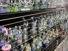 WORLD OF SMOKE | Vape | CBD | Disposables | Hookah | Kratom | ELF BAR | FLUM | GLASS | TORCHES AND MORE!